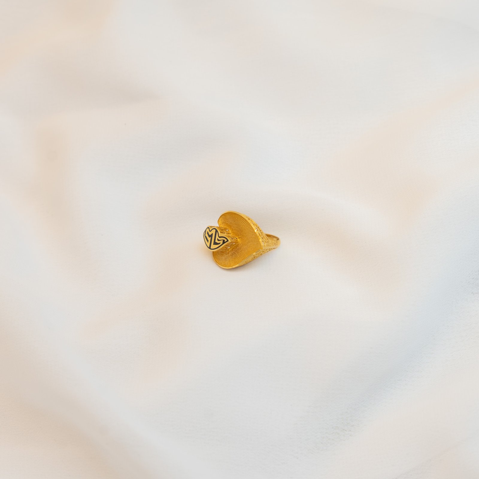 خاتم فيرساتشي ٧،٠٦ غرام